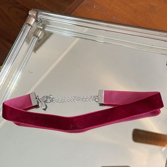 Bundle of two velvet choker necklaces/gray & maroon - Picture 4 of 5